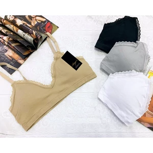 Csipkés, szivacsos női topp