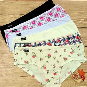 Ekrü alapon virágos