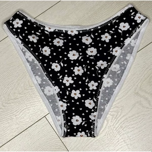 Fekete alapon fehér nagyvirágos